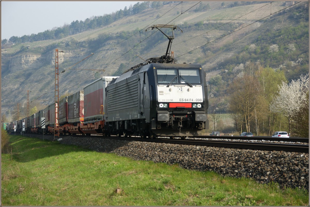  ES 64 F4-098 (189 998) mit einen Aufliegerzug Richtung Würzburg am 01.04.14.
