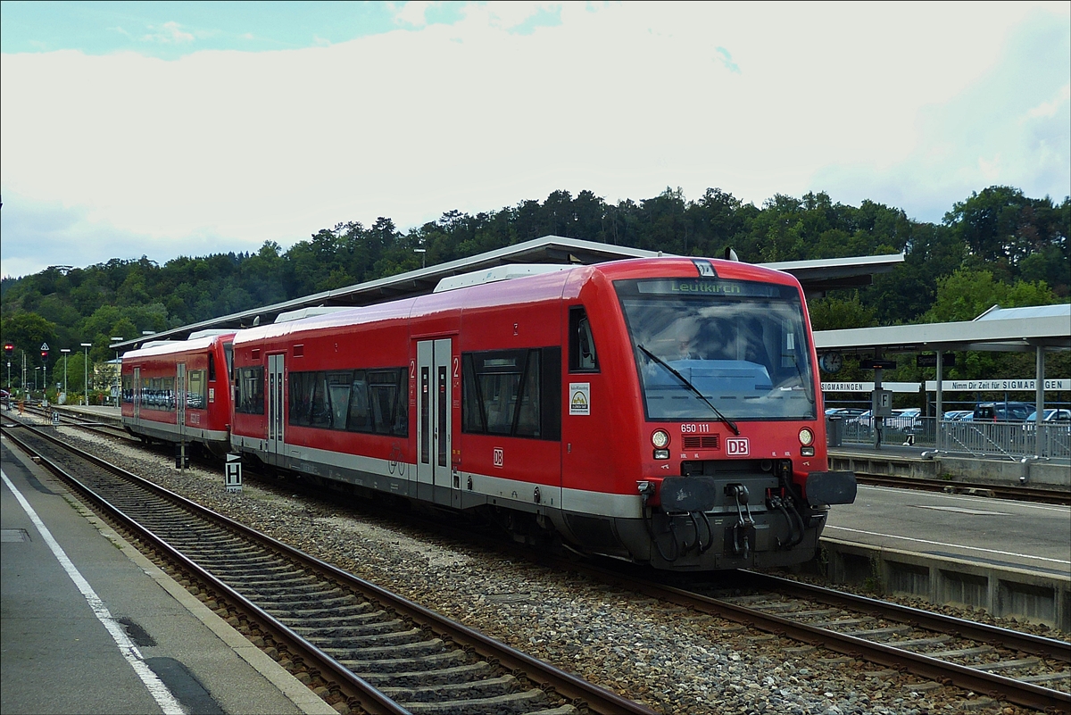 . Im Bahnhof Sigmaringen steht Triebzug 650 111 zur fahrt nach Leutkirch bereit.  05.09.2017 (Hans)