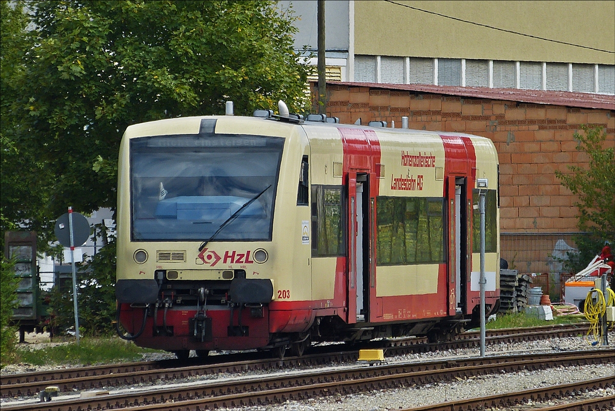 .  In Sigmaringen wartet Diesel Triebwagen 203 der HzL, (95 80 0650 606-6) abseits vom Bahnhof auf seinen nchsten Einsatz. 05.09.2017 (Hans)