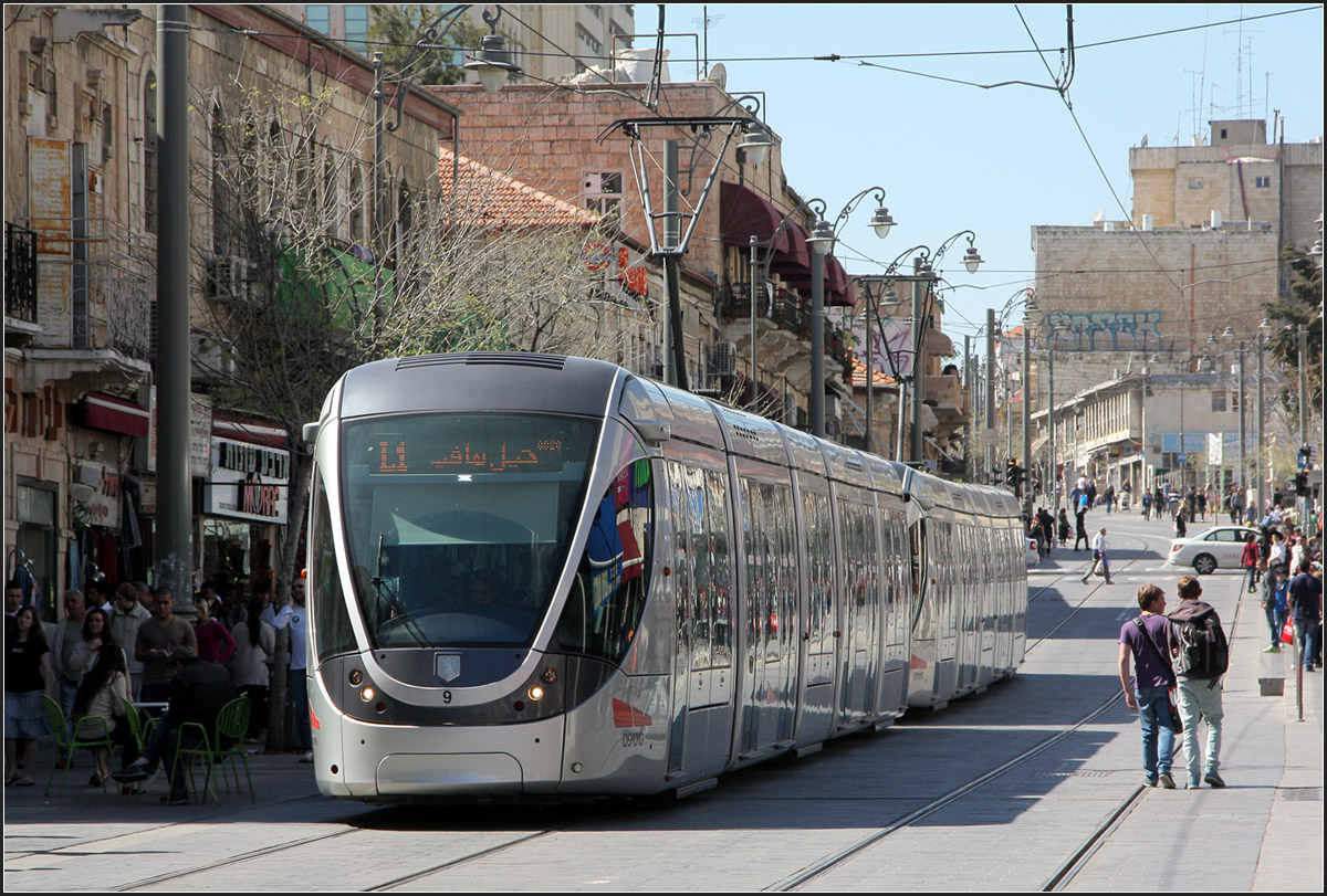 . Jaffa Road - 

Citadis-Tram 9 unterhalb der Station Jaffa Center.

Jerusalem, 26.03.2014 (M)