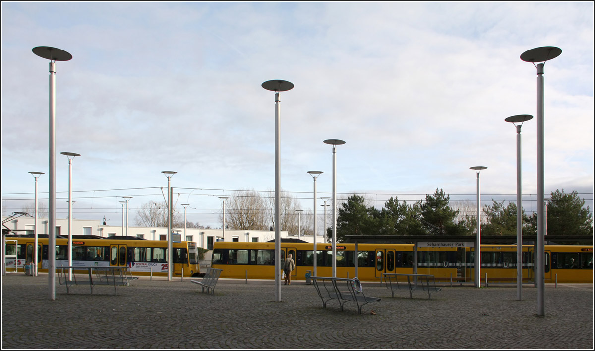 . Leuchtenwald -

Stadtbahnhaltestelle Scharnhauser Park der Linien U7 und U8.

12.12.2015 (M)