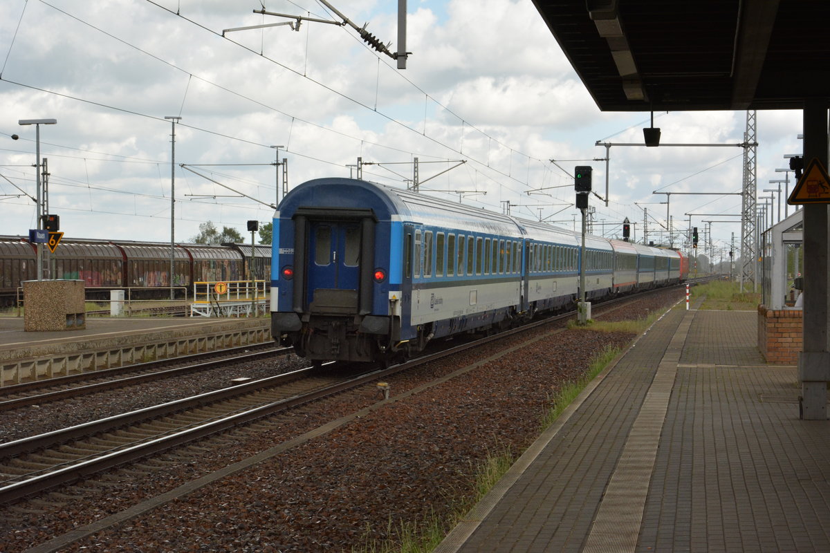 -Nachschuss- Am 15.05.2016 zieht diese BR 101 (101 132-9) den EuroCity 177 nach Bad Schandau. Aufgenommen bei der Durchfahrt Nauen.
