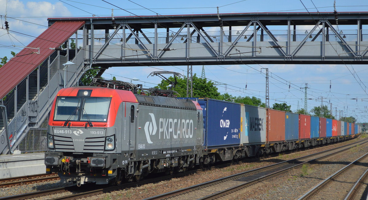  PKP CARGO S.A., Warszawa [PL] mit  EU46-513  [NVR-Nummer: 91 51 5370 025-6 PL-PKPC] und Containerzug am 16.06.20 Bf. Saarmund.
