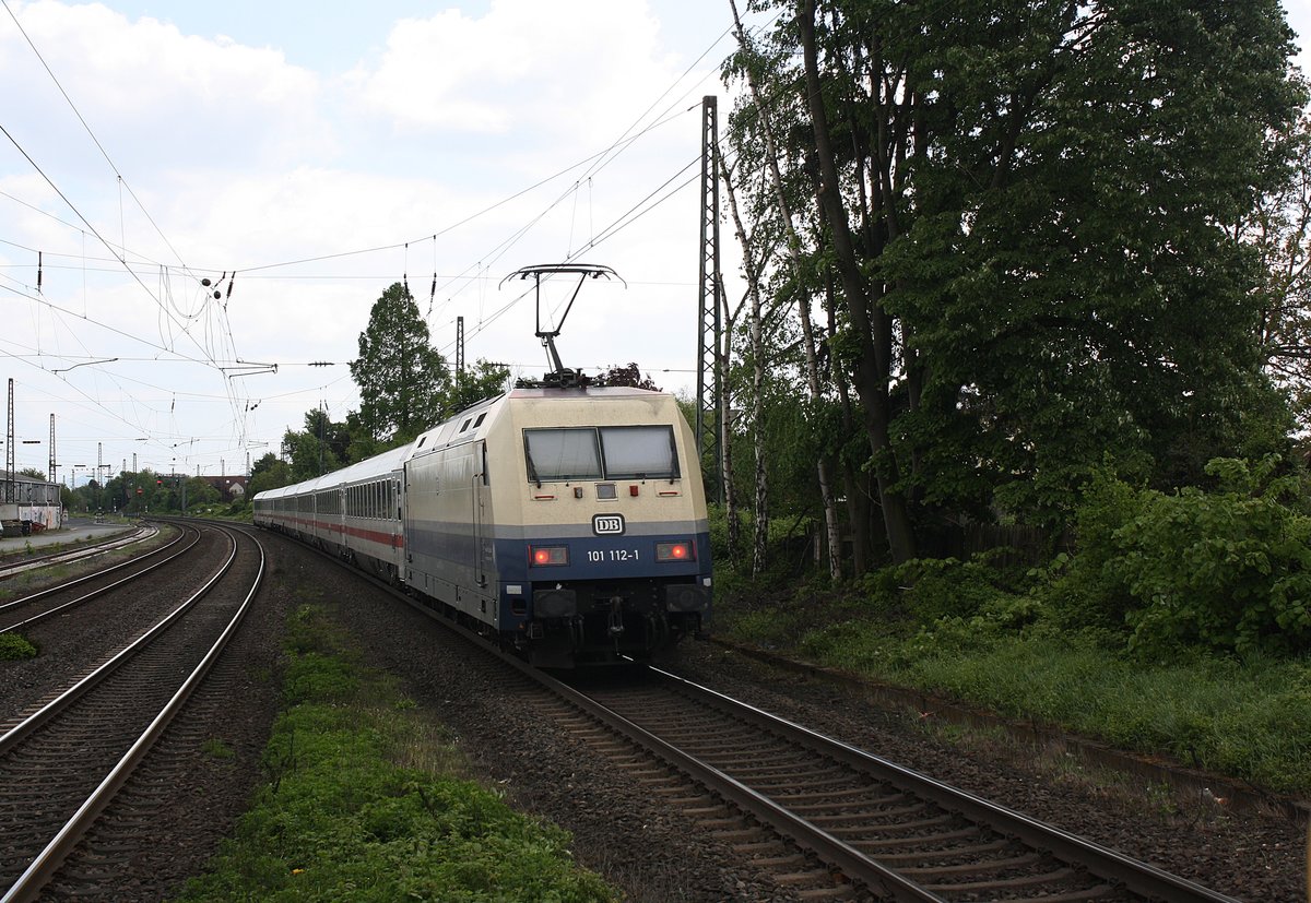 # Roisdorf 31
Die Rheingold 101 112-1 mit einem IC aus Köln kommend durch Roisdorf bei Bornheim in Richtung Bonn/Koblenz.

Roisdorf
1.5.2018