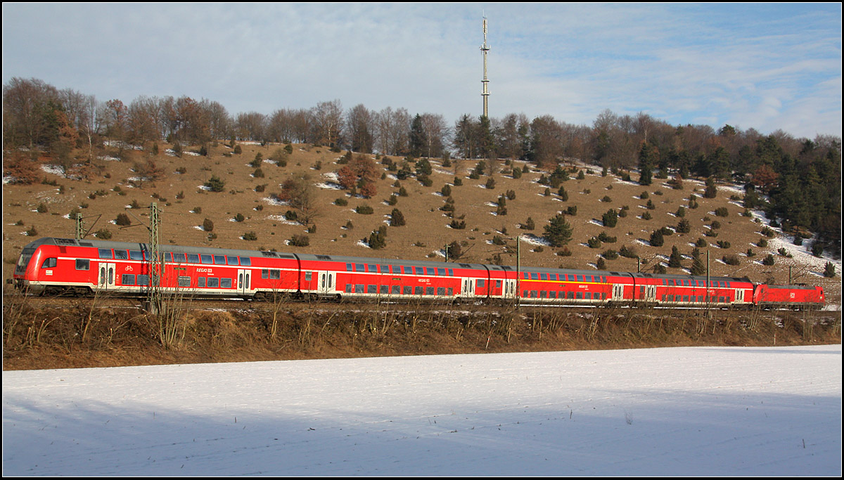 . Roter Zug vor Wachholderheide -

Ein Dosto nahe Lonsee auf der Schwäbischen Alb.

17.01.2009 (M)