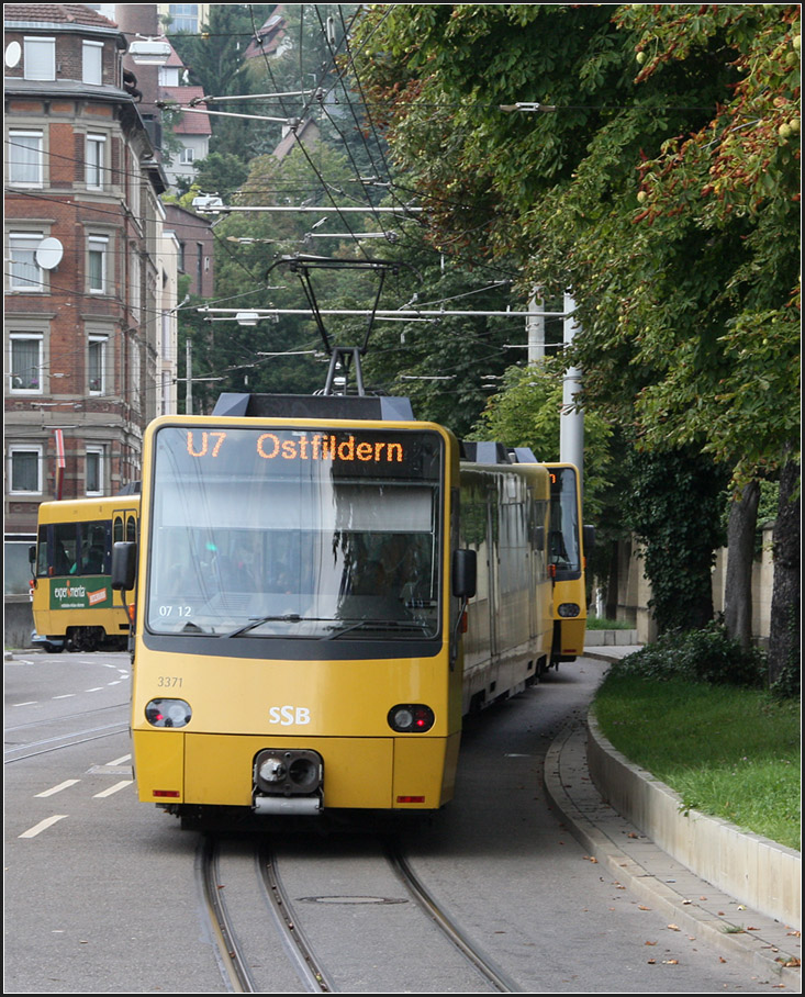 . Spaziergang entlang der Nordbahnhof- und Friedhofstraße, Teil V -

15:27: Nachschuss auf einen Doppelzug auf der Linie U7, der von der Friedhofstraße in die Heilbronner Straße abbiegt.

08.09.2014 (M)