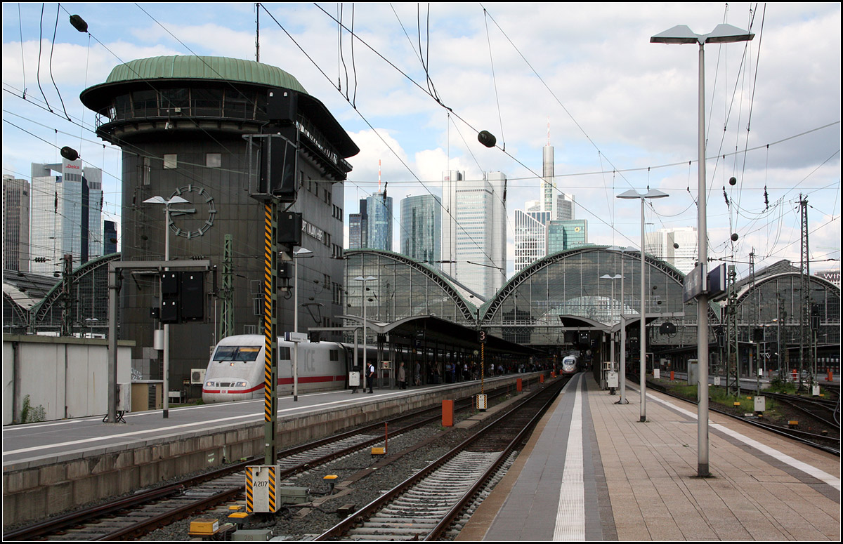 . Stellwerk, Bahnhof und Stadt -

Hauptbahnhof Frankfurt am Main,

21.05.2017 (M)