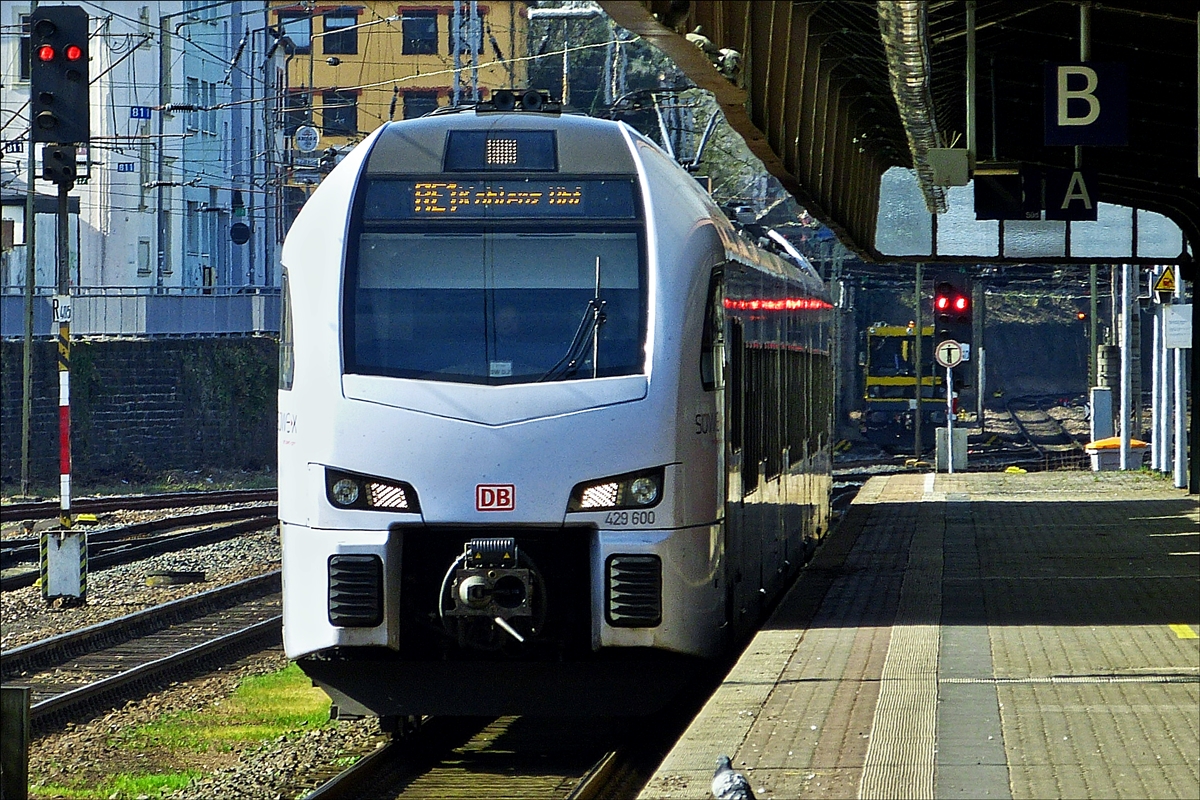 . Swex Triebzug 429 600 erreicht den Bahnhof von Trier aus Richtung Saarbrcken kommend, hier wird er gleich an den CFL Kiss gekuppelt und mit diesem bis Koblenz die Strecke bedienen.  07.04.2018  (Hans)