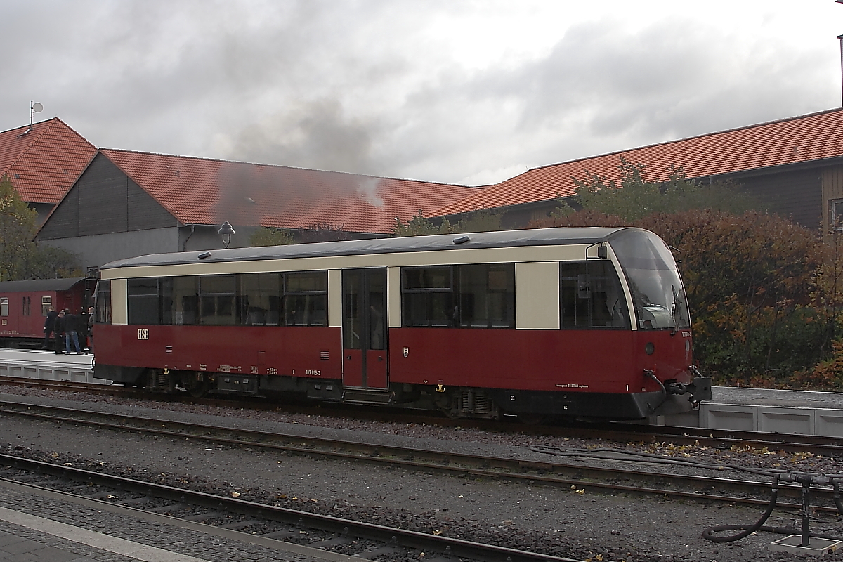  Triebwagen 187 015 am 18.10.2013 im Bahnhof Wernigerode.