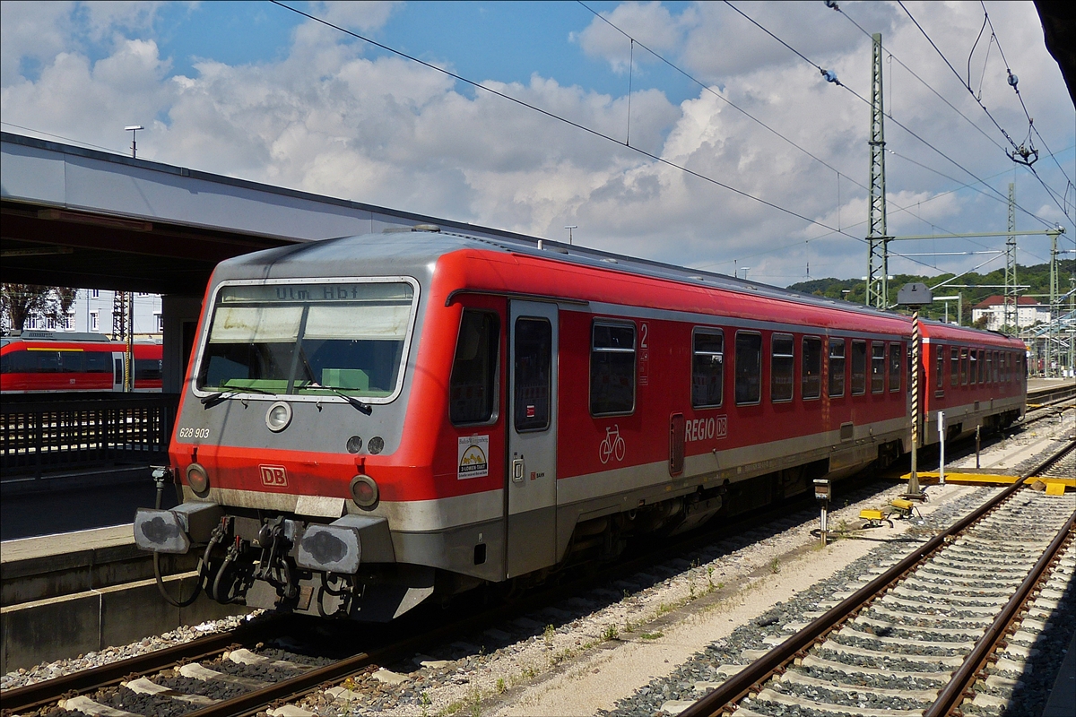 . Triebzug 628 903 ist soeben im Bahnhof Ulm eingefahren.  05.09.2017 (Hans)