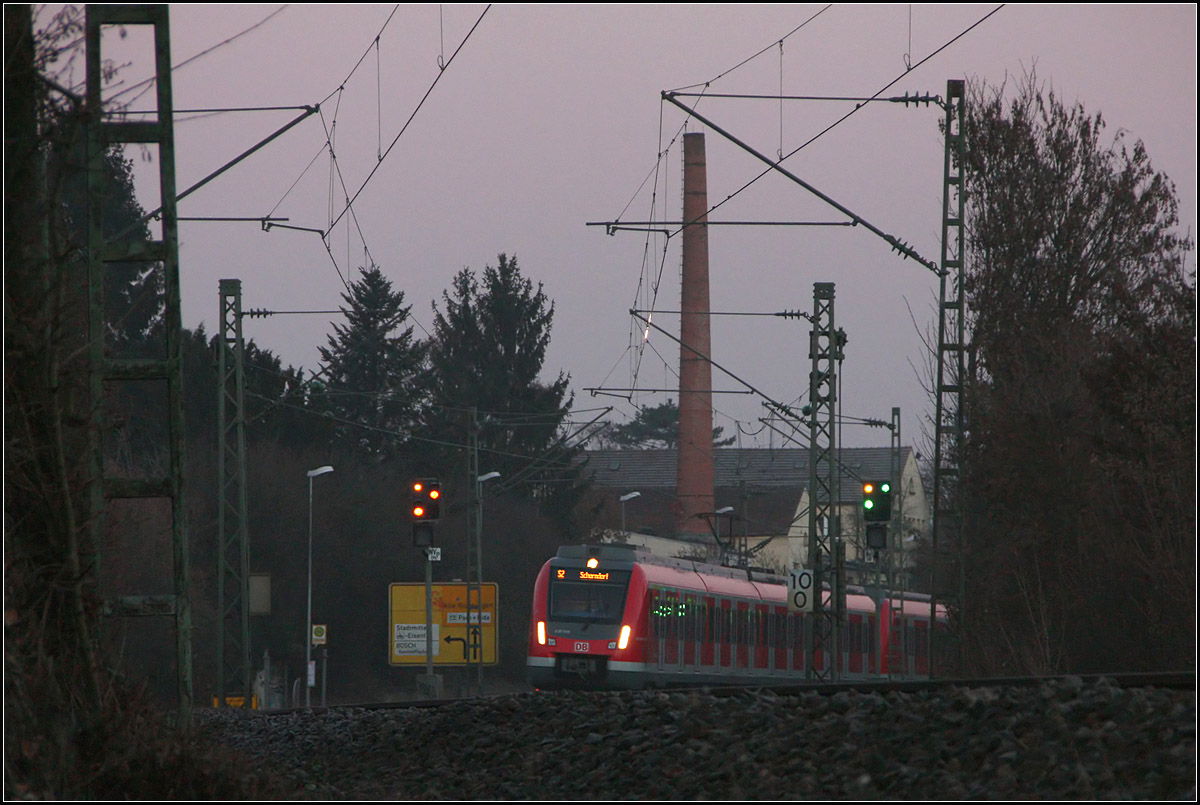 . Von Waiblingen nach Rommelshausen -

Ein Zug der Linie S2 in Richtung Schorndorf kurz vor der Station Rommelshausen, aber noch im Stadtgebiet von Waiblingen.

05.12.2016 (M)

