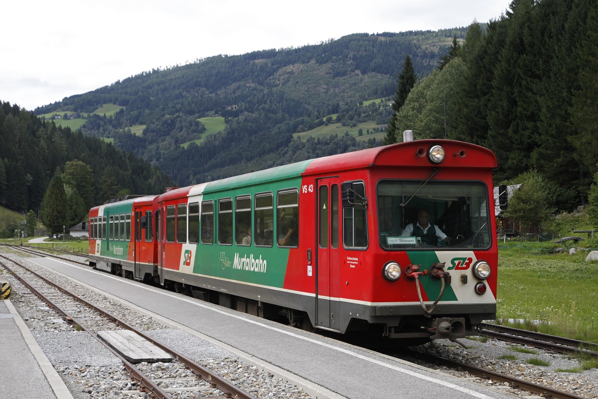  VS43 steht am 7.09.2017 in Ramingstein - Thomatal am Bahnsteig.