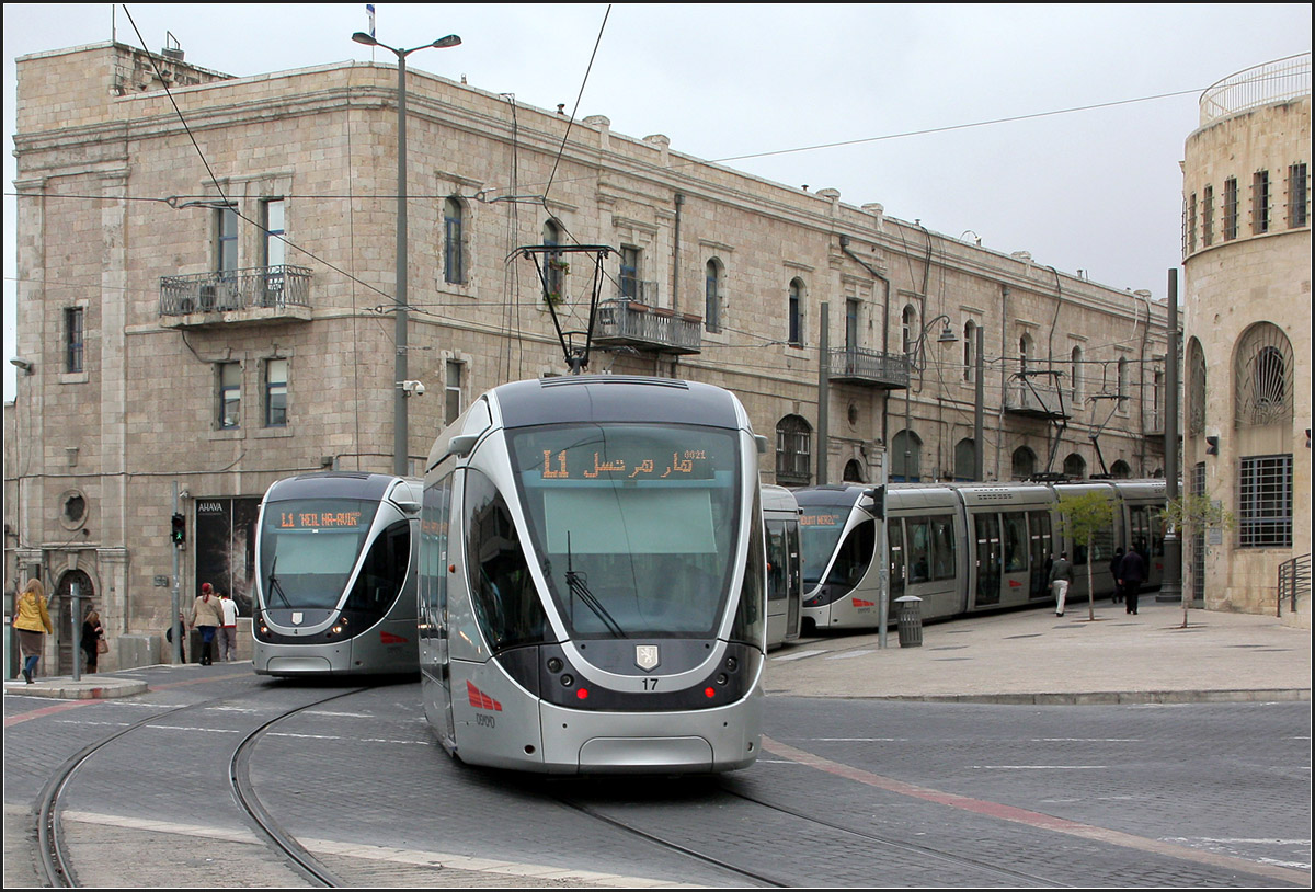 . Zugbegegnung - 

Am Beginn der Jaffa Road begegnen sich diese beiden Citadis-Züge.

18.03.2014 (M)