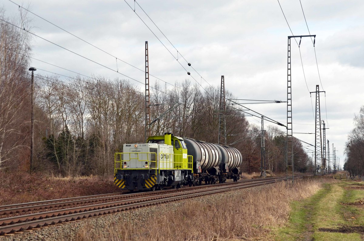 000 1506 der RBB/Captrain rollte mit zwei Kesselwagen am 20.03.21 durch Wittenberg-Labetz Richtung Wittenberg/Bitterfeld.