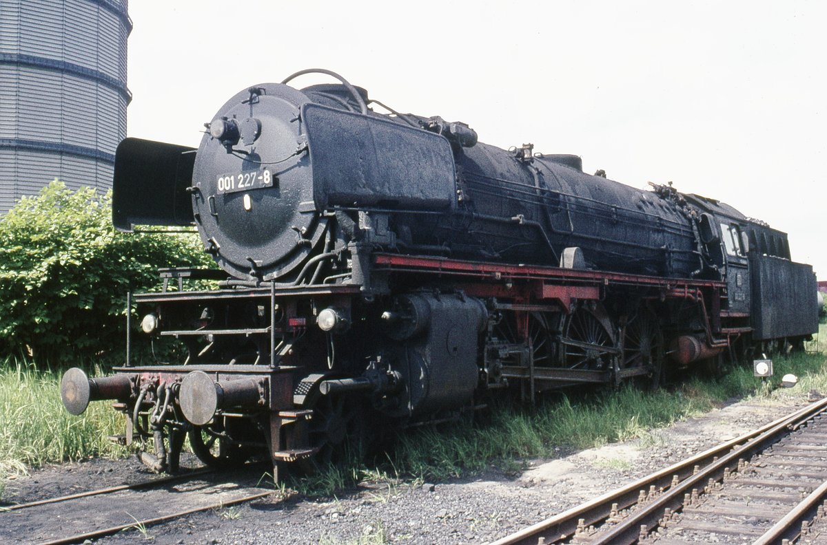 001 227   schräg v.v.  Heizerseite