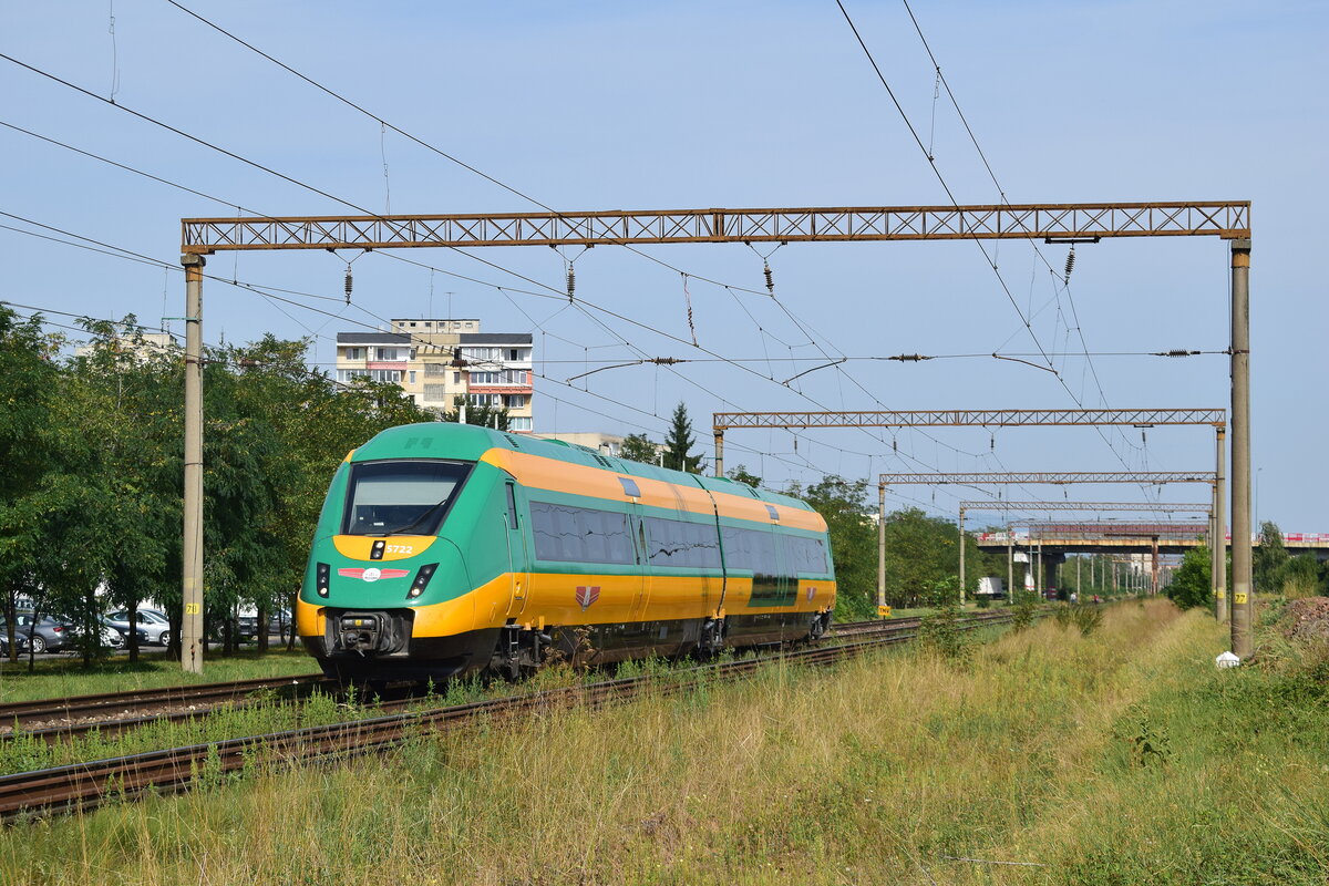 005 721 verlässt Brasov als IR 11534 Brasov - Bucuresti Nord in Richtung Ploiesti.

Brasov 07.09.2025