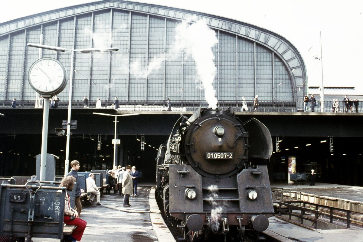 01 0507 mit D-Zug   HH-Hbf.