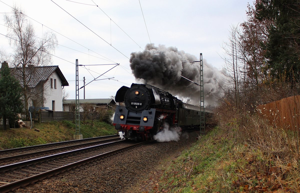 01 0509-8 und 118 770-7 fuhren am 02.12.17 von Chemnitz Hbf nach Regensburg. Hier ist der Zug bei Syrau zu sehen. Leider kam er auf dem Gegengleis!