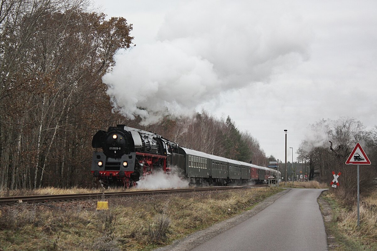 01 0509 mit Sonderzug am 16.12.23 in Bagenz