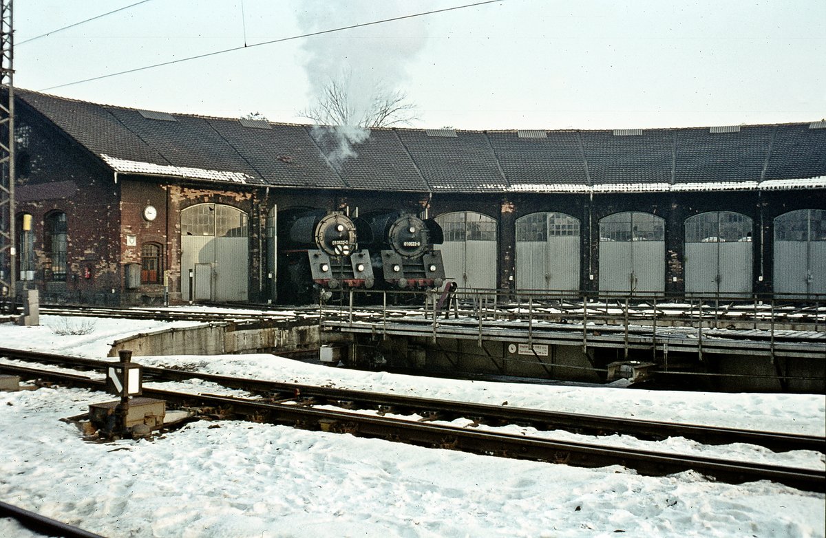 01 0532  und 01 0523   im Schuppen  Bw Bebra 