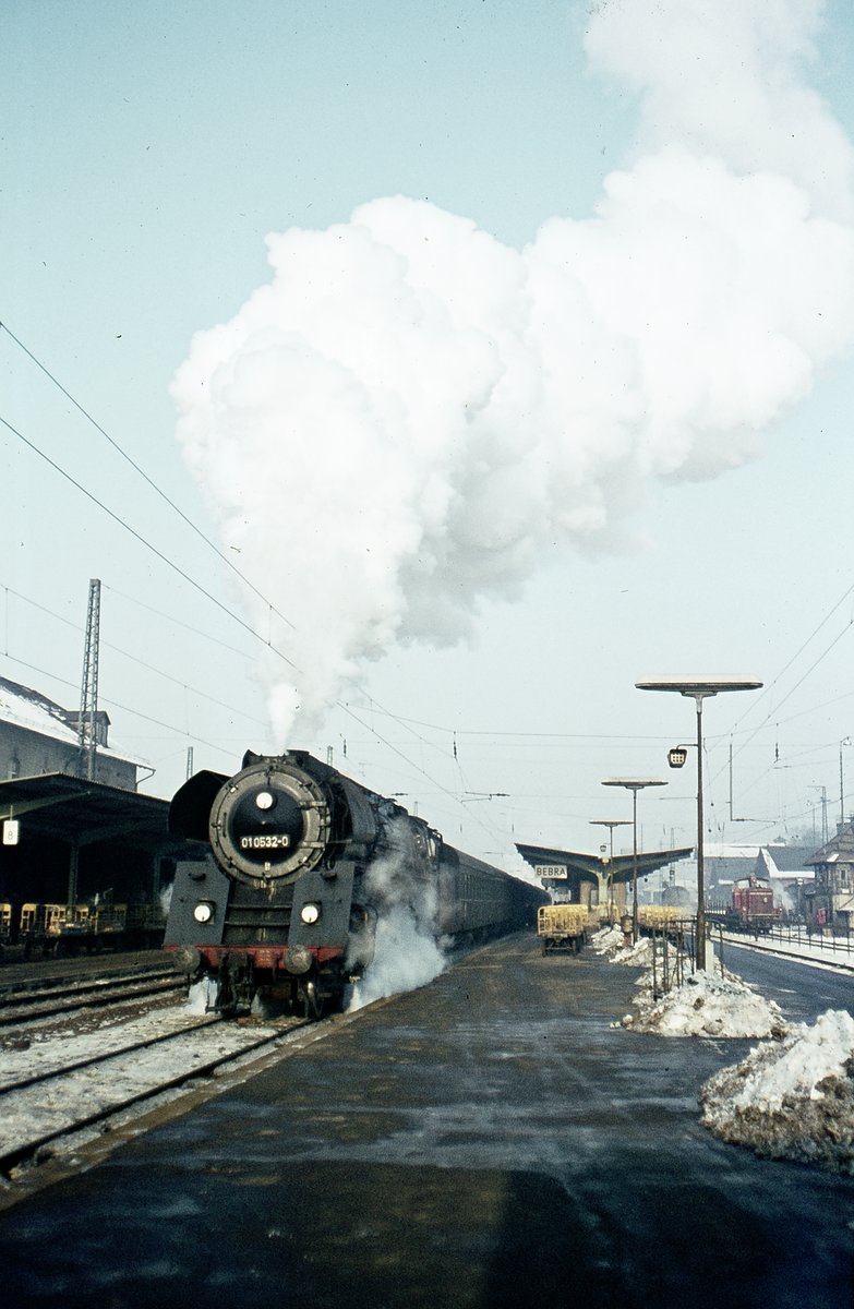 01 0532   mit D-Zug  Ausf. Bhf.Bebra