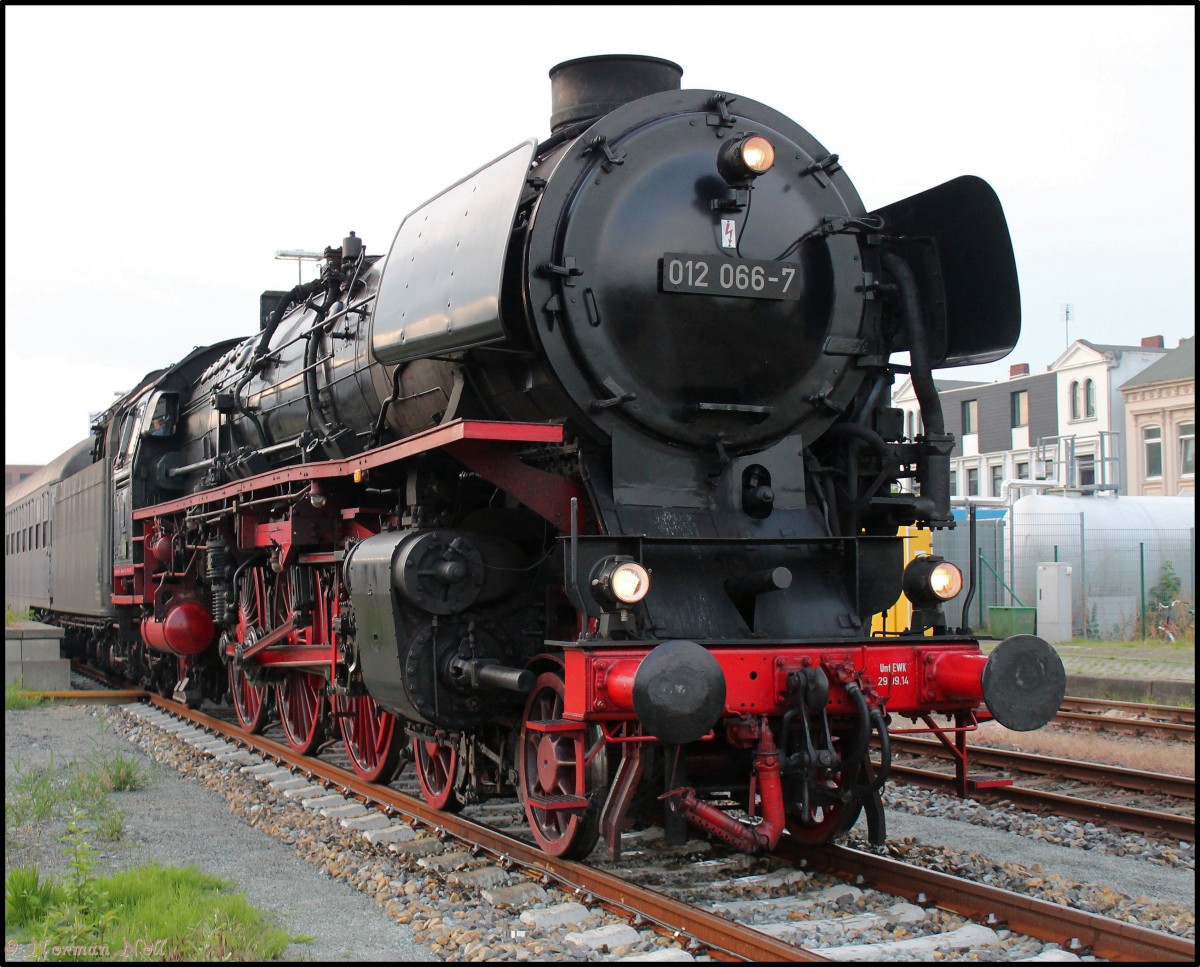 01 1066 vor ihrer Abschiedsfahrt wegen einer langwierigen Kessel ...