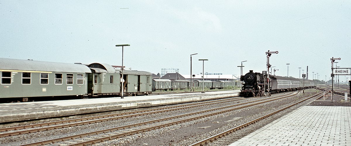 01 1099 mit Eilzug  Einfahrt  Bhf. Rheine