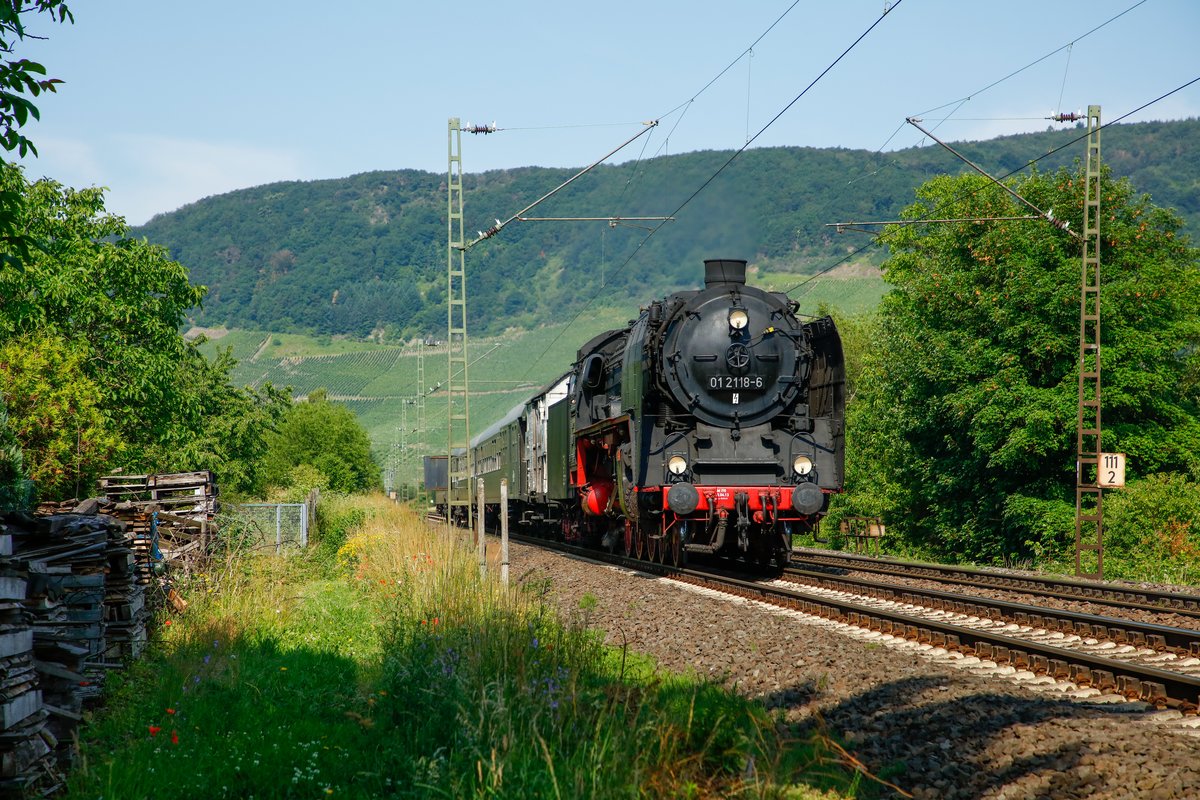 01 118 als 01 2118-6 in Osterspai, am 22.06.2019.
