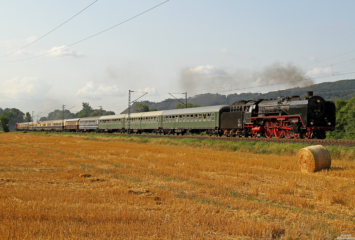 01 118 der Historischen Eisenbahn Frankfurt auf ihrer großen Abschiedsfahrt am 03.08.2019, hier bei Namedy 