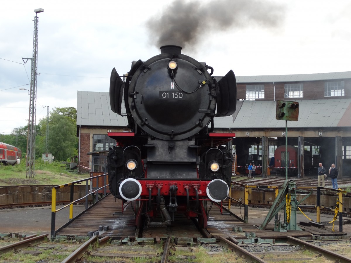 01 150 am 03.05.14 im Bw Hanau beim Lokschuppenfest 