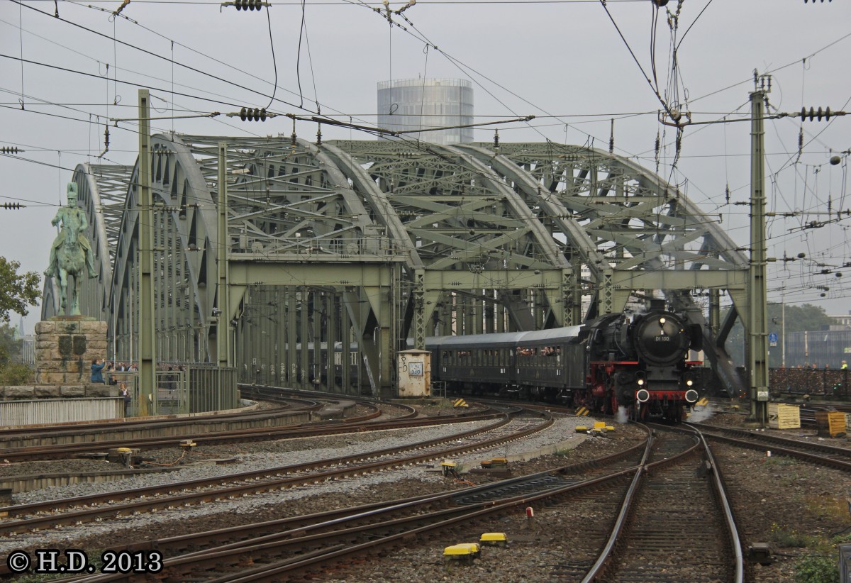 01 150 fuhr mit dem AKE Sonderzug am 05.10.2013 in den Kölner Hbf ein.