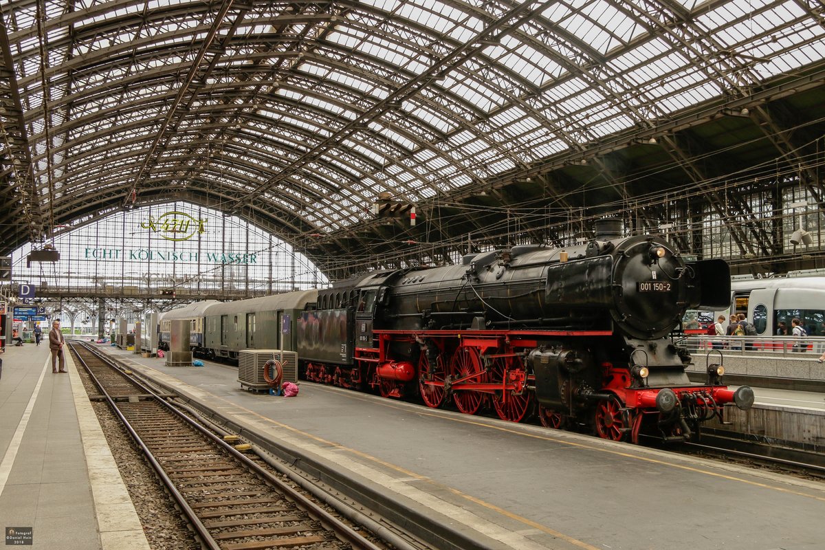 01 150 mit Sonderzug in Köln Hbf, am 13.06.2018.