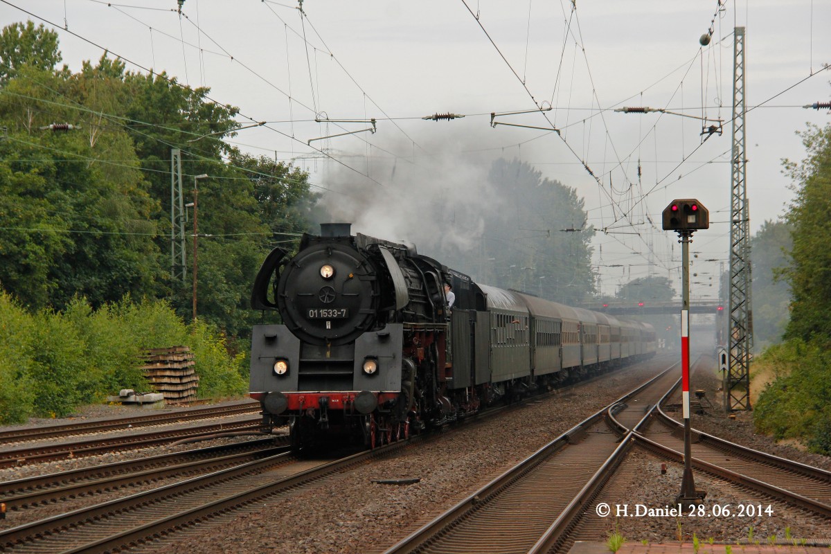 01 1533-7 ÖGEG fuhr mit dem Westfalendampfsonderzug von Goch nach Cochem am 28.06.2014 in Dormagen.