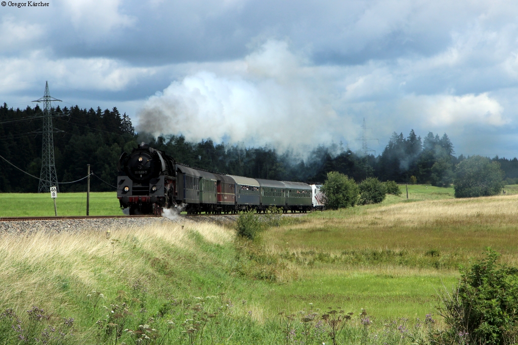 01 1533-7 der ÖGEG mit dem DPE 12 (Stuttgart-Seebrugg) bei Rötenbach, 16.08.2014.