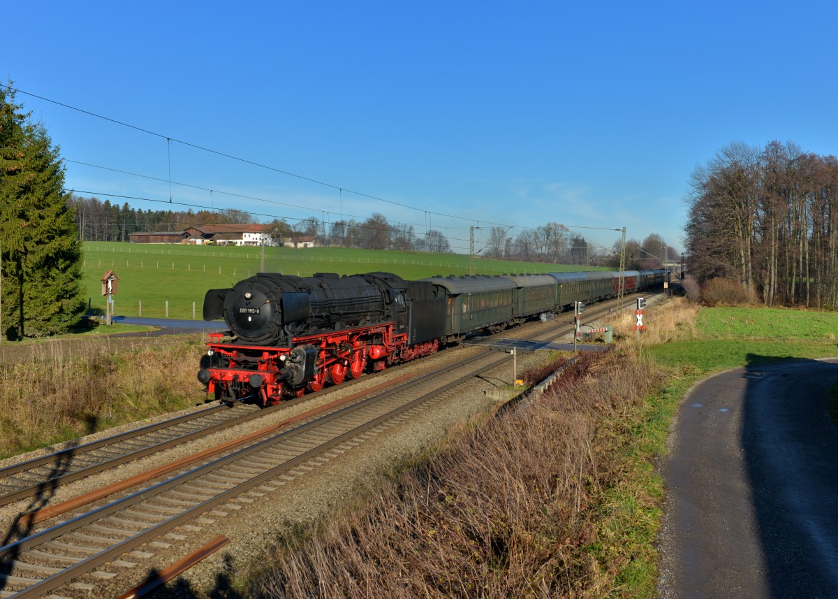 01 180 mit einem Sonderzug am 05.12.2015 bei Vogl. 