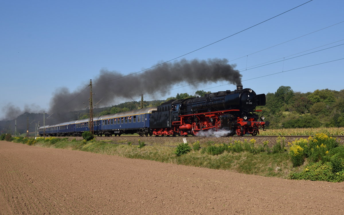 01 202 auf der Fahrt durchs Filstal als DPE 80196 TS(Stuttgart)-RSCF(Schaffhausen) zurück in die Schweiz.(Ebersbach(Fils) 15.9.2019).