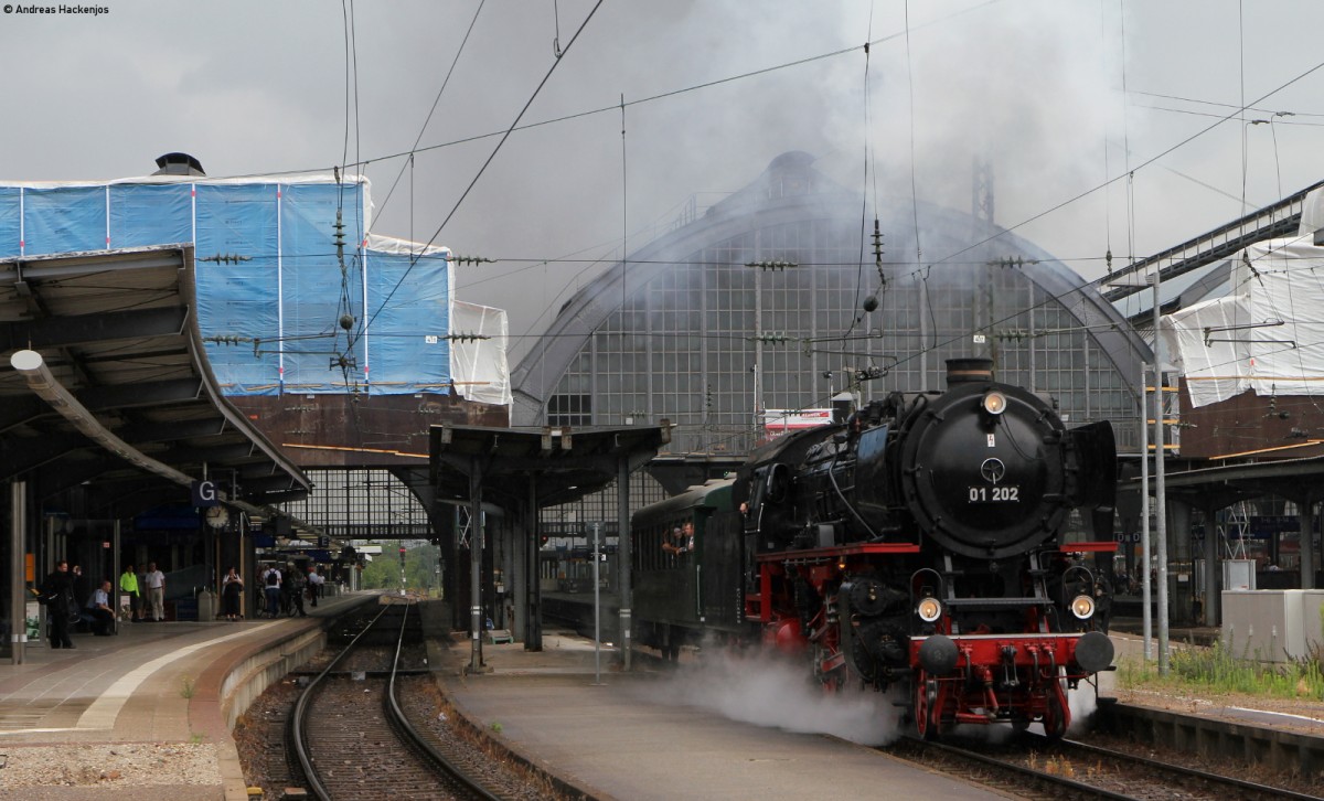 01 202 mit dem (Neustadt(Weinstr) Hbf-Rottweil) in Karlsruhe Hbf 5.7.14