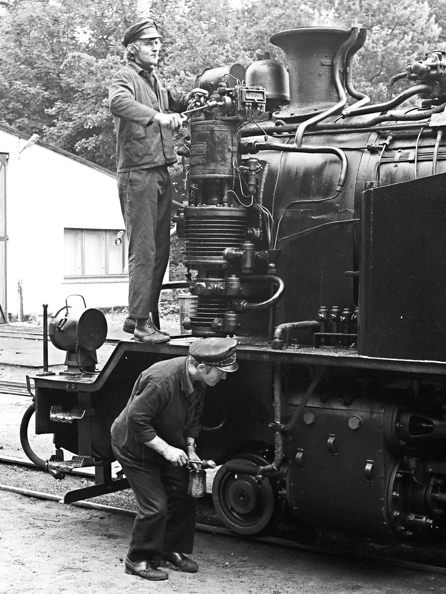 01. Juli 1981, im Bahnhof Göhren der Rügenschen Schmalspurbahn wird Lok DR 99 4801 vor der Rückfahrt nach Putbus abgeschmiert.