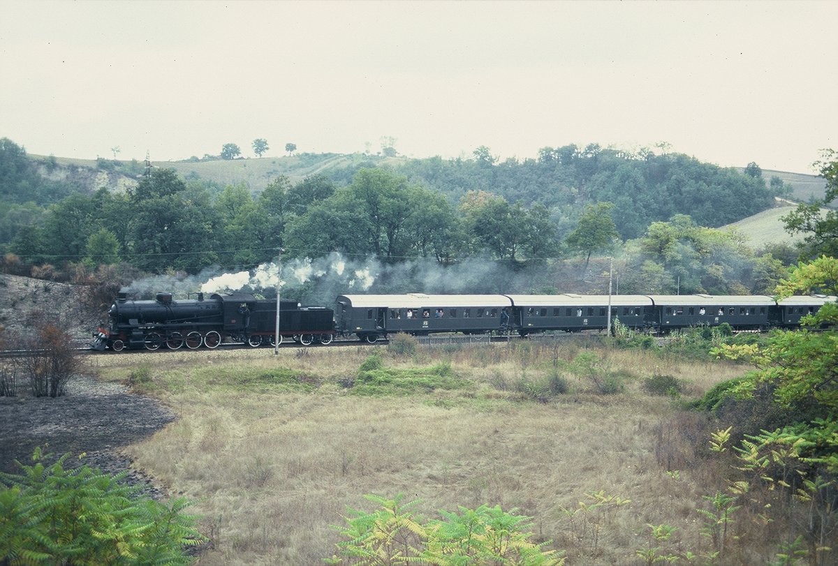 01 nov 1983, 740.144 during a steam special train near Albacina ( AN )
