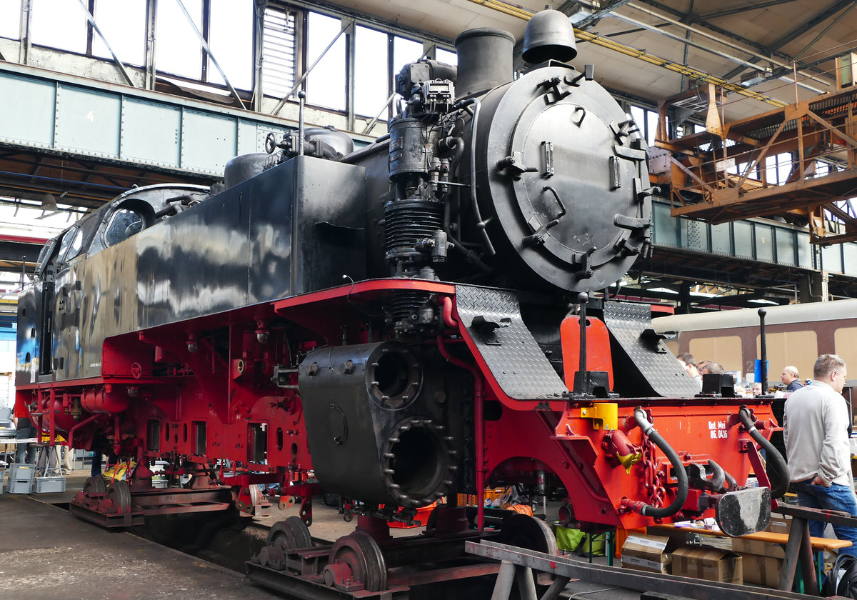 01. September 2018, Dampflokwerk Meiningen. Die Lok 99 321 der  Molli -Bäderbahn (Baujahr 1932) steht nach einer Unfall-Instandsetzung bereit zum Einachsen.