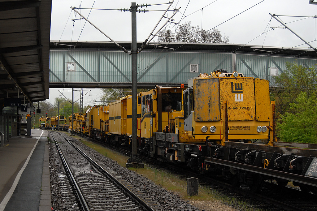 01.05.2017 Bahnhof Göppingen, abgestellter Gleisbauzug