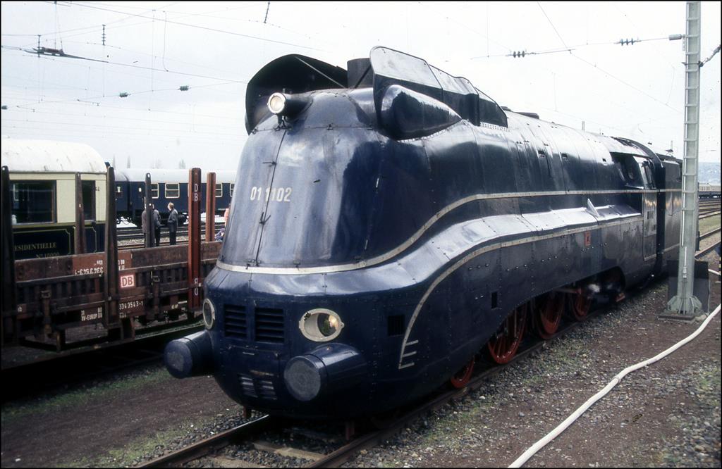 011102 im Bahnhof Ehrenbreitstein am 29.3.1997.