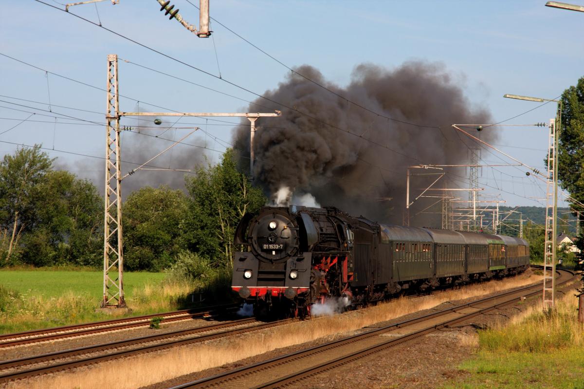 011533 mit Sonderzug von Westfalendampf am 12.07.2014 um 07.47 Uhr in Wissingen auf dem Weg nach Goslar.