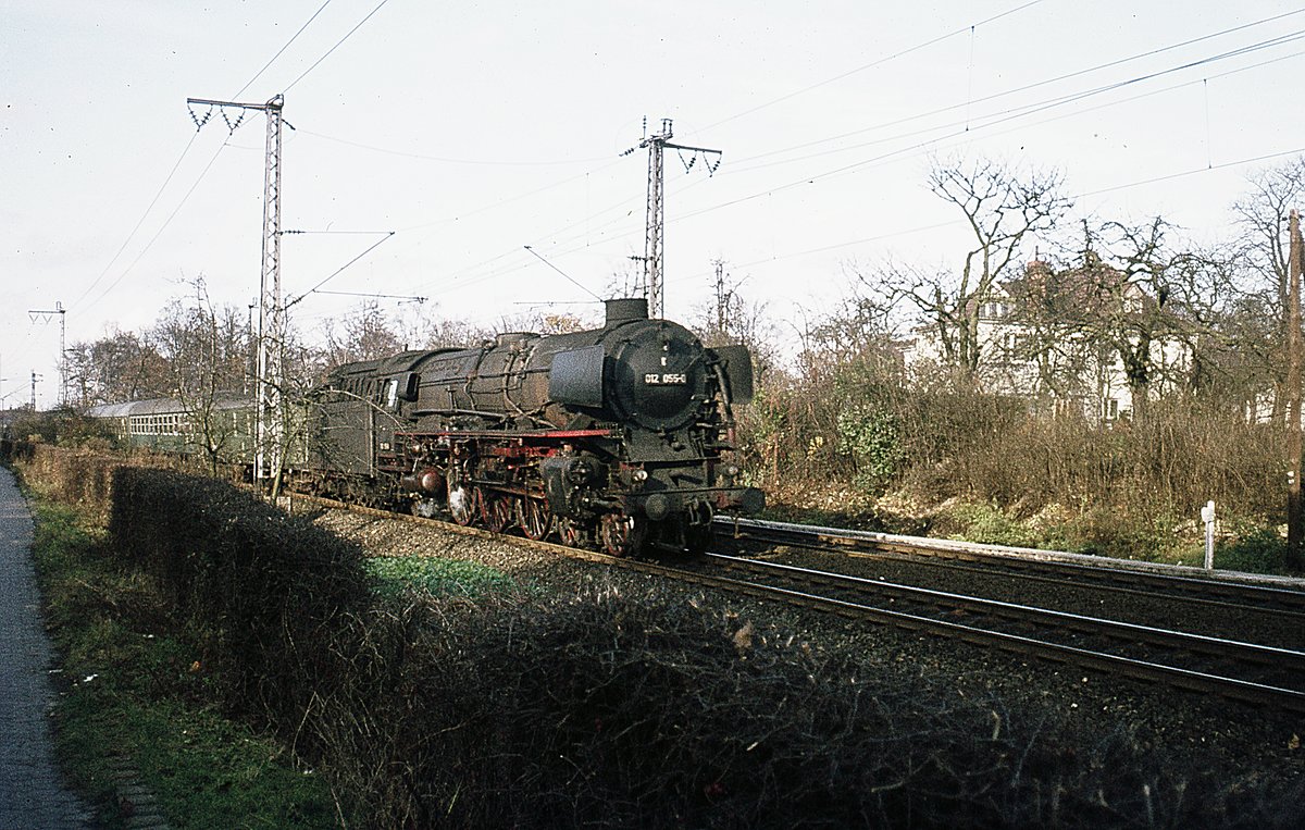 012 055  mit Eilzug