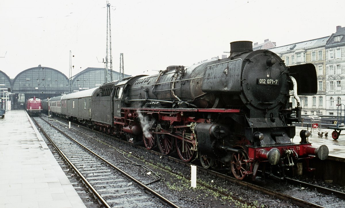 012 071 mit Pz   HH-Altona