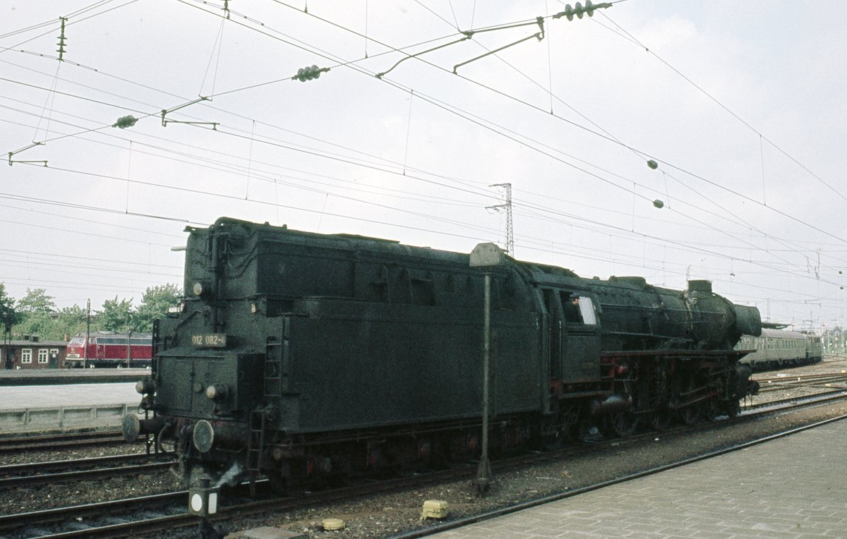 012 082  Lz  im Bhf Rheine  