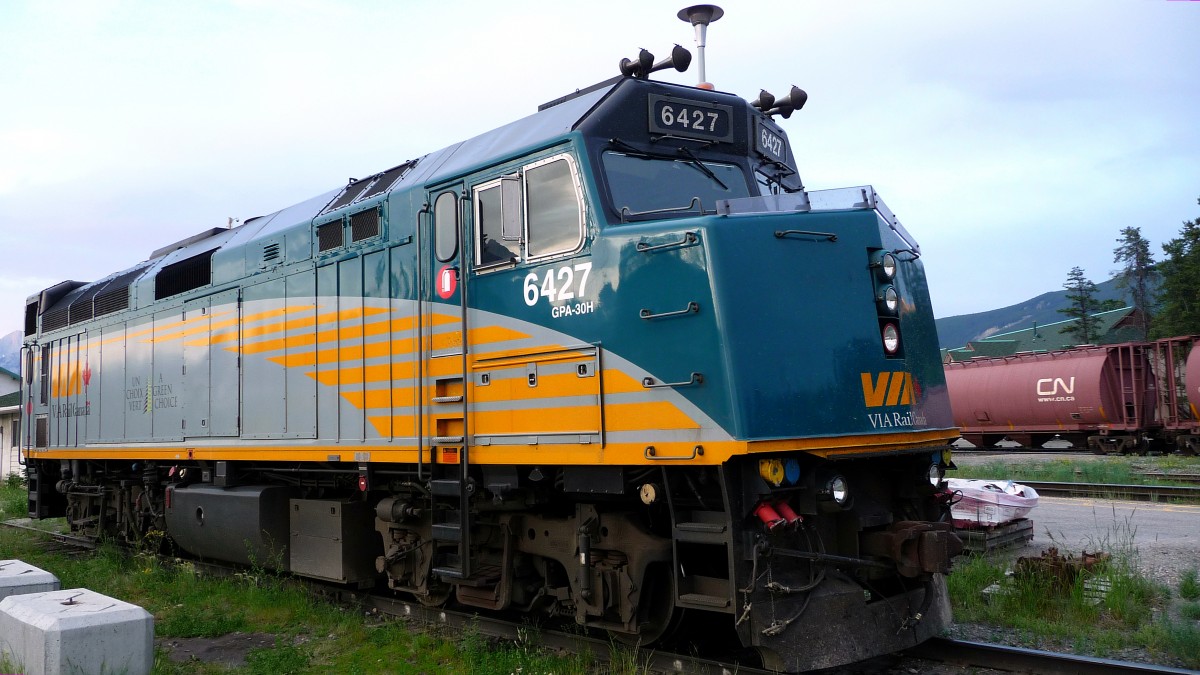 02.07.2014 - VIA Rail Canada - Diesellok auf dem Abstellgleis am Bahnhof Jasper