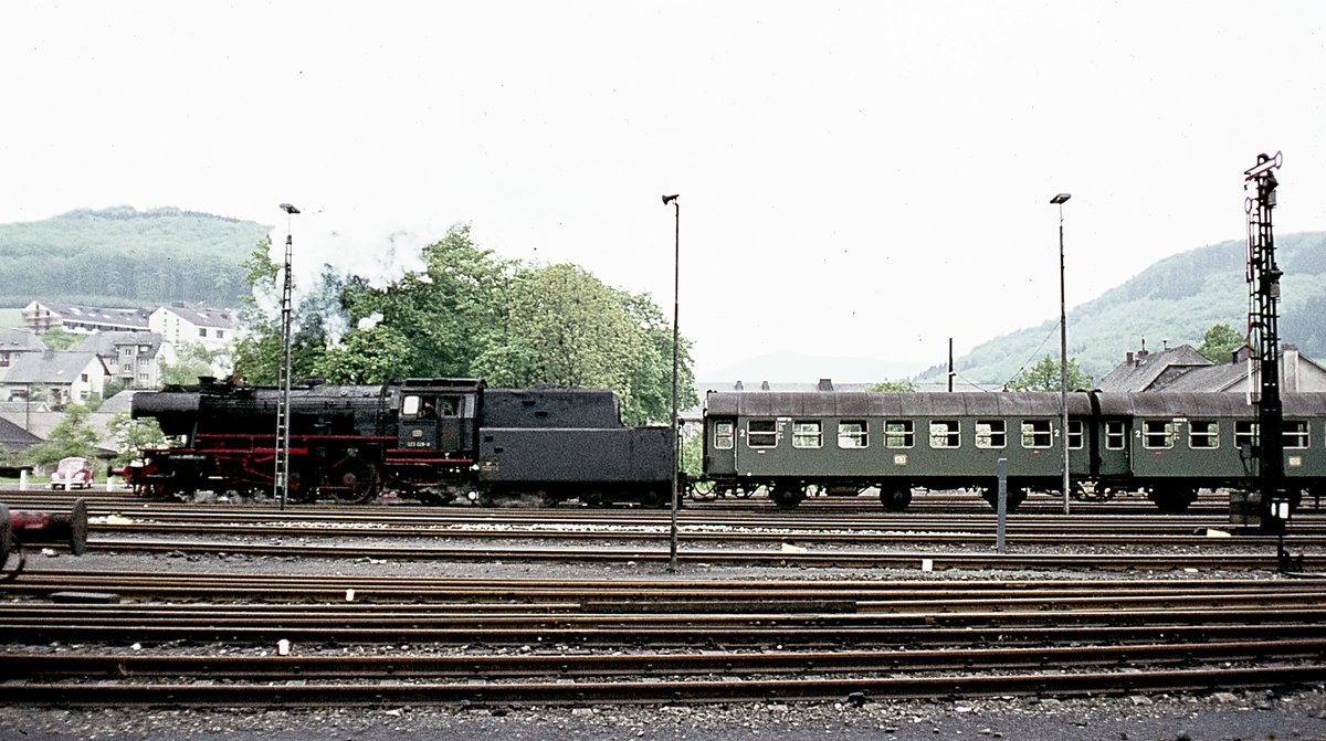 023 026    mit Pz  Einfahrt in Bhf. 