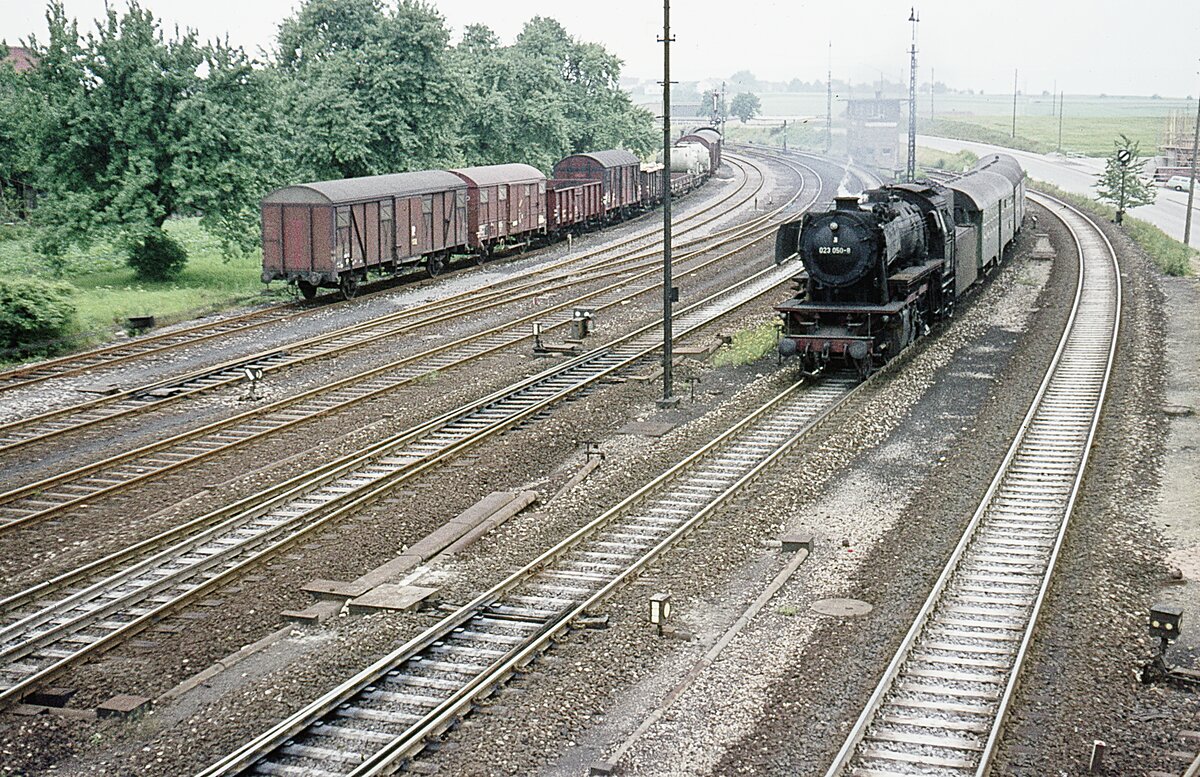 023 050 + Pz  Einfahrt in Bhf.
