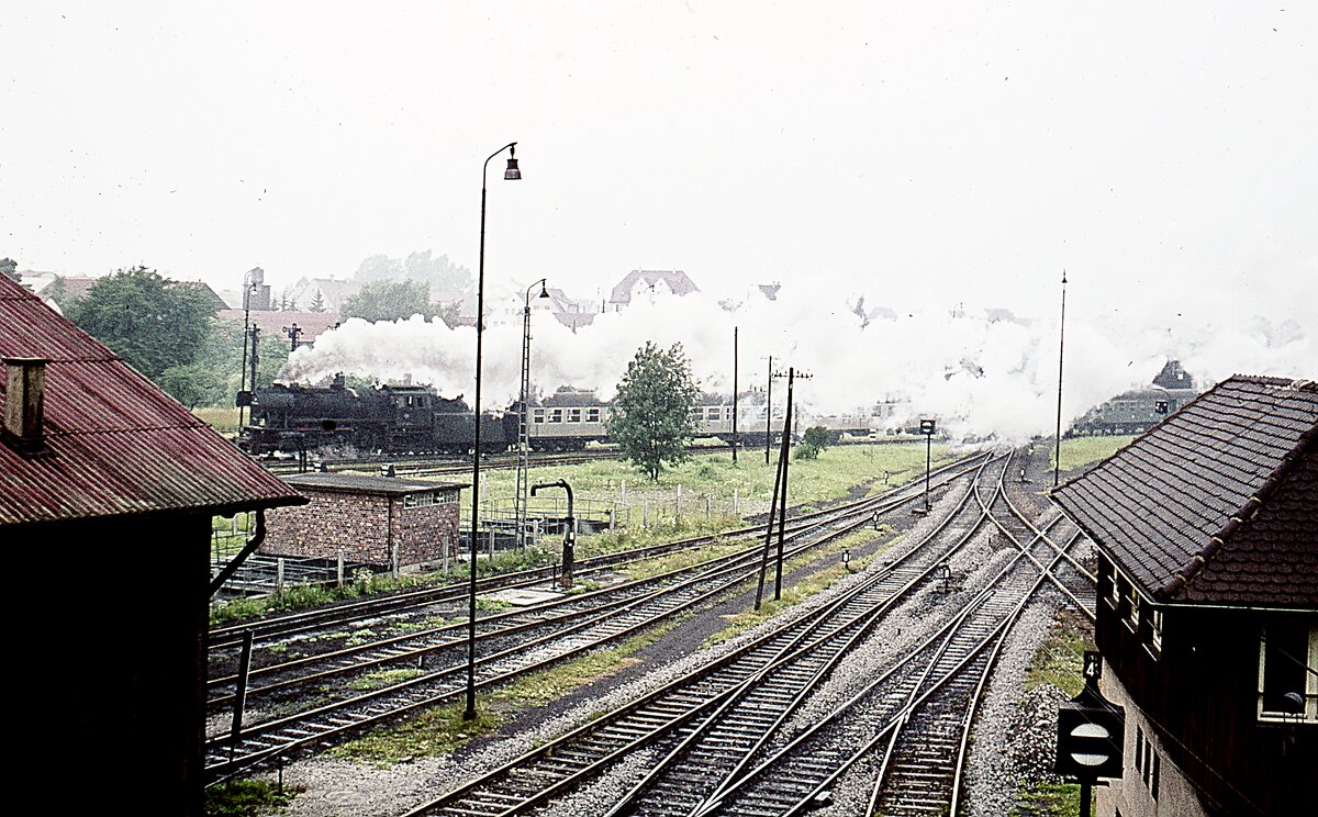 023 065   mit Eilzug   Einfahrt in Bhf.Crailsheim